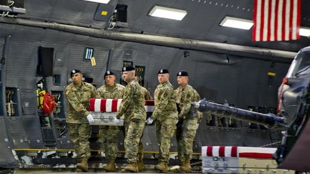 Afganistan'da bir ABD askeri ld  