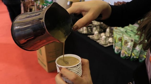 niversiteliler 'Amisos' adyla kahve markas retti