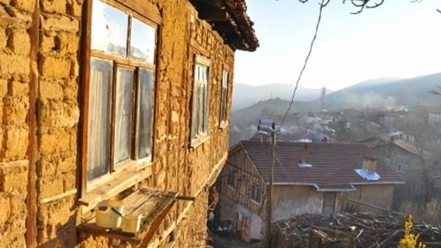 Yzlerce yllk kerpi evleriyle grenleri etkileyen ky