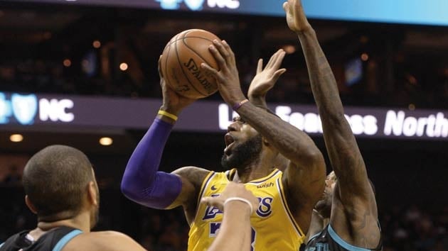 Los Angeles Lakers'ta ifte 'triple double'