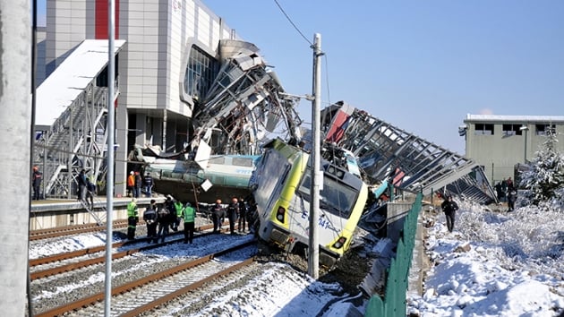 Ankara'daki tren kazas ile ilgili yrtlen soruturmada gzaltna alnan 3 TCDD memuru adliyeye sevk edildi