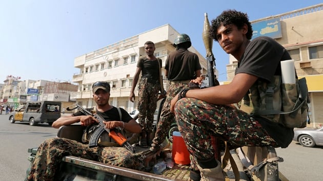 Yemen'in Hudeyde ilinde gece yars yrrle girmesi beklenen atekes ncesinde hkmet gleri ile Husiler arasnda atmalar alevlendi
