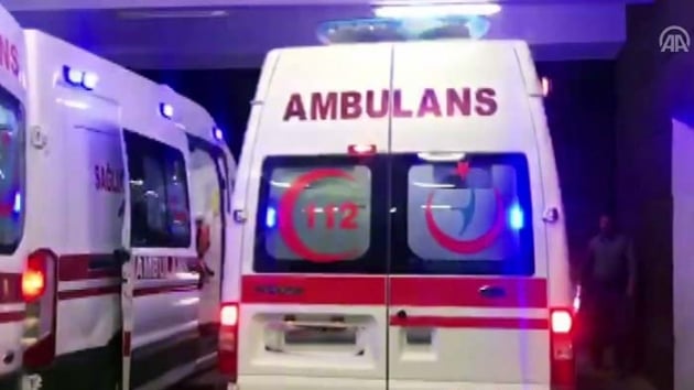 Krehir'de ambulans devrildi: 6 yaral 