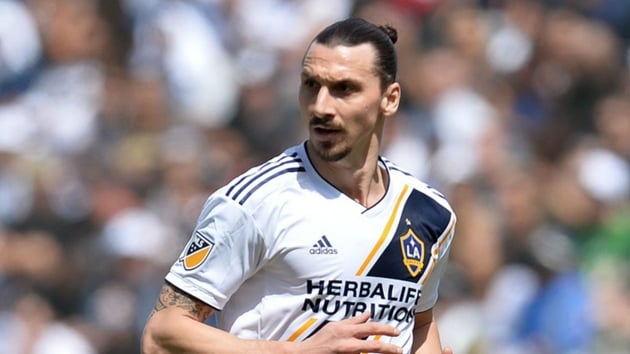 Los Angeles Galaxy, Zlatan Ibrahimovic'in szlemesini bir yl uzatt