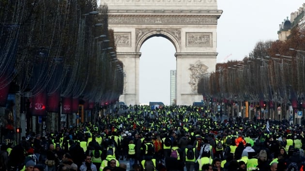 Fransa'da 'sar yelekliler' eylemleri nedeniyle byme yavalad