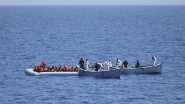  spanya aklarnda gmenleri tayan bir teknenin batmas sonucu 12 kii hayatn kaybetti.