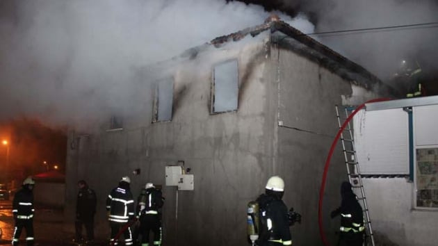 Gaziantep'in ehitkamil ilesinde, psikolojik rahatszl olduu ne srlen kii babasnn evini yakt