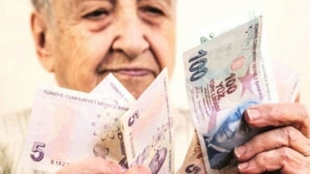 EYT'liler Meclisten haber beklemeye devam ediyor