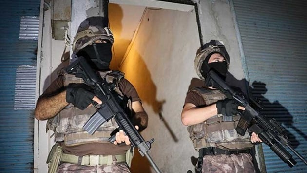  stanbul'da DEAޒa operasyon: Yabanc uyruklu 8 kii yakaland
