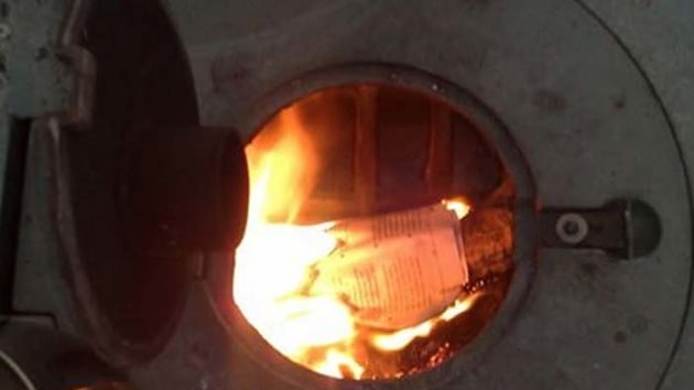 Kmr sobasndan kan yangnda, zehirlenerek ld