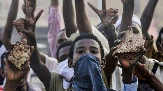 Sudan stihbarat: Protestolarn arkasnda srail var