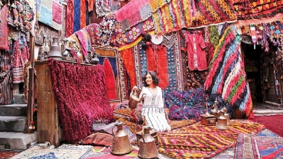 Hall han turistlerin fotoraf stdyosu oldu