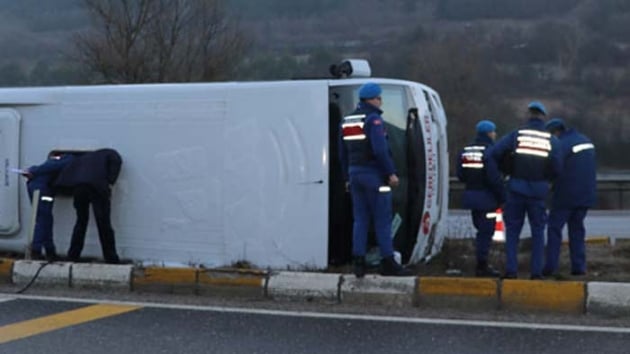 Bolu'da midibs devrildi: 10 yaral