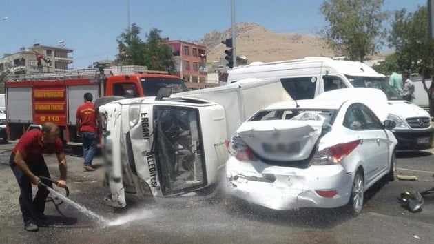 Isparta'da zincirleme trafik kazas: 19 yaral