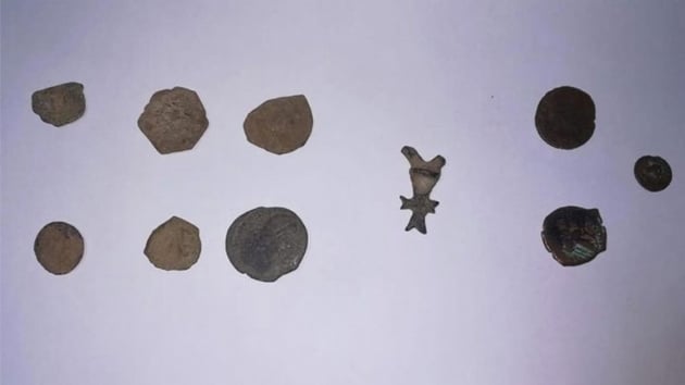 Tarihi kentte kaak kaz yapan 3 kii, sust yakaland