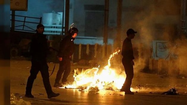 Tunuslu gazeteci ekonomik skntlarndan dolay kendini yakt