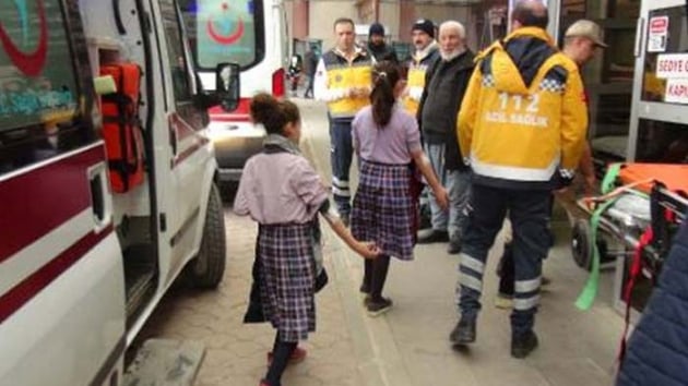 Kimya deneyindeki dumandan etkilenen 15 renci hastanelik oldu 