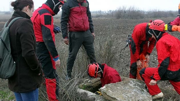 Tarlada bulunan tnelin srr zlmeye allyor