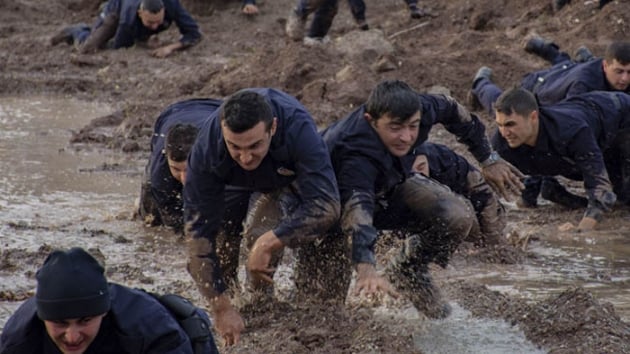 Polis adaylarnn zorlu eitimi