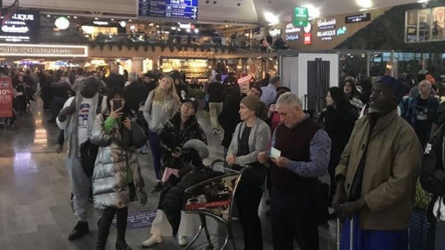 Atatrk Havaliman'nda yolcu younluu