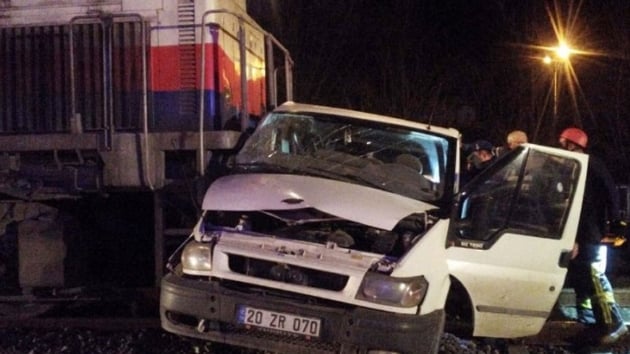 Denizli'de yk treni panelvana arpt: 5 yaral