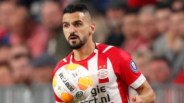 Fenerbahe'nin istedii ancak PSV'ye imza atan Aziz Behich, forma ans bulamyor