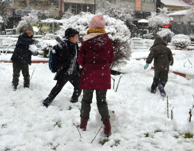 4 Ocak Ankara yar�n okullar tatil mi son dakika Ankara kar tatili Valilik MEB a��klamas� 