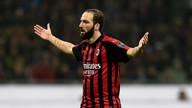 Chelsea'den Higuain bombas