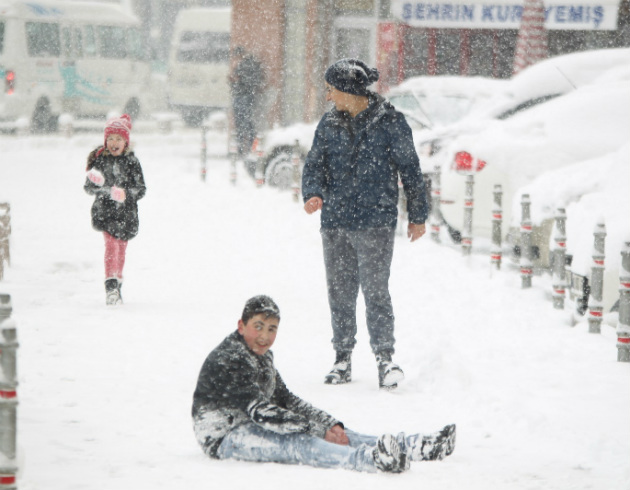 11 Ocak Cuma son dakika hangi illerde okullar tatil Kar tatili olan iller il�eler Kar tatili haberleri 