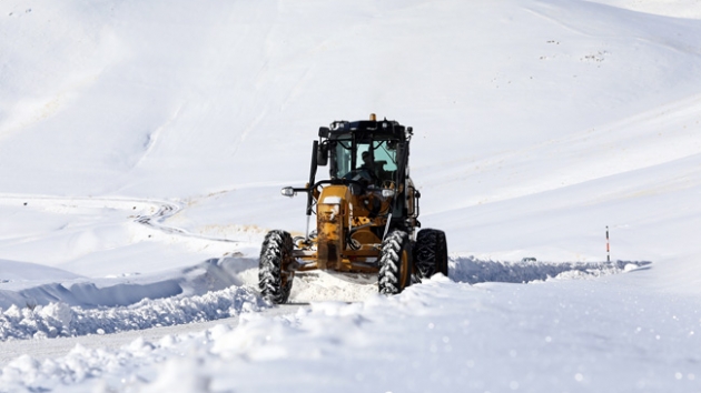 Van, Bitlis, Hakkari ve Mu'ta 501 yerleim biriminin yolu kar ve tipi nedeniyle kapand