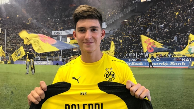 Borussia Dortmund, 19 yandaki savunmac Leonardo Balerdi'yi transfer etti