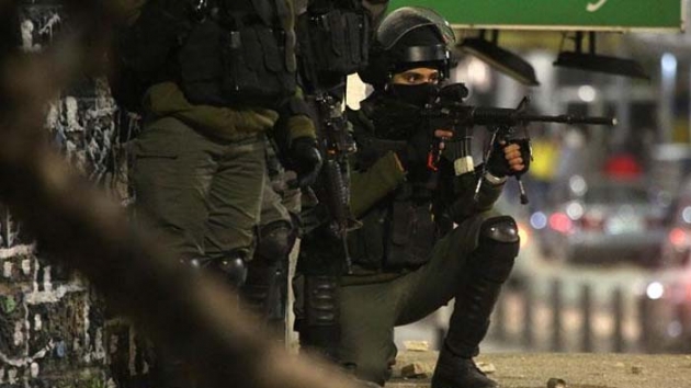 srail askerleri Bat eria'da 2 Filistinliyi yaralad