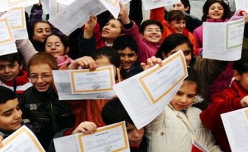 Okullarda karne heyecan� sona erdi