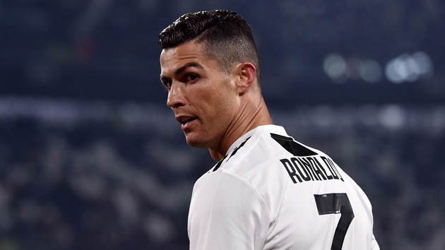 Cristiano Ronaldo 4 farkl vergi suunu kabul etti