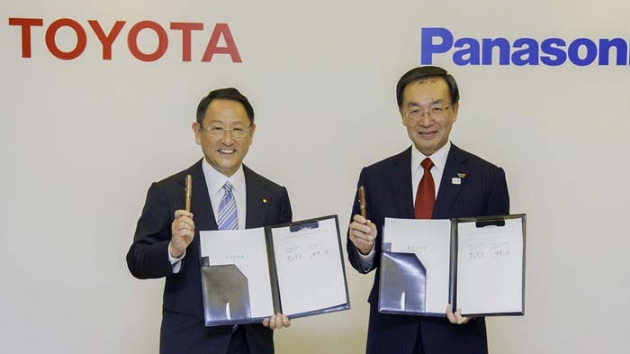 Toyota ve Panasonic, elektrikli otomobil pillerini ortak retecek