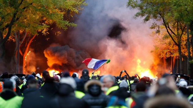 Sar yeleklilerin gsterilerindeki iddet Paris'in dna srad