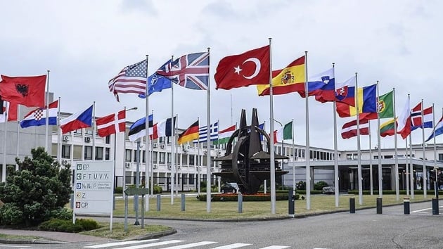 NATO yelerinden ABD'nin INF kararna destek