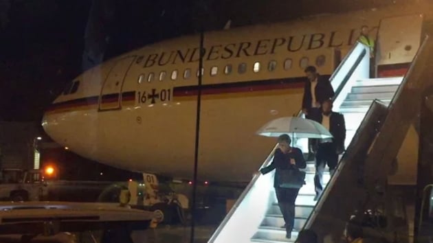 Almanya Cumhurbakan Steinmeier ve anslye Merkel'in uaklar deiiyor