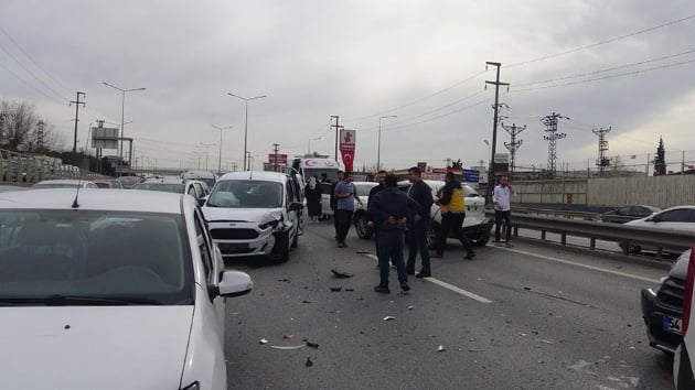 Gebze'de zincirleme trafik kazas: 5 yaral
