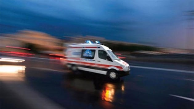 zmir'de midibs devrildi: 4 yaral    