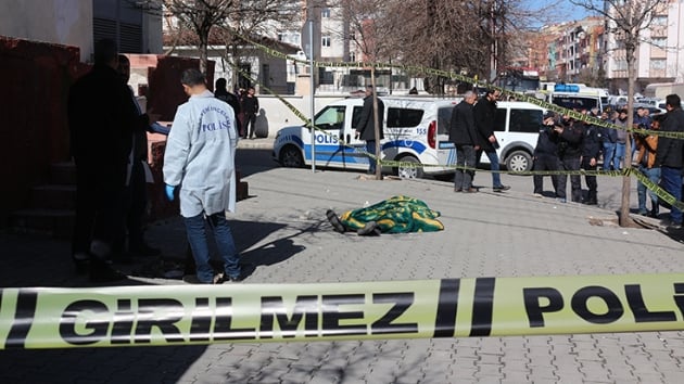 Gaziantep'te cinnet geiren damat einin akrabalarndan 3 kiiyi ldrd