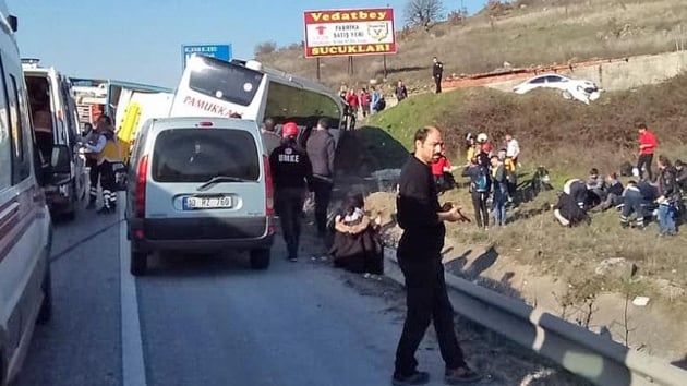 Balkesir'de yolcu otobs tra arpt: 29 yaral