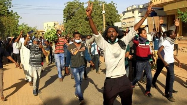 Sudan'n bakenti Hartum'da, ynetim kart gsteri dzenleyen gruba polis mdahalede bulundu