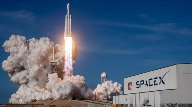 SpaceX personel tayc mekii iin test tarihini belirledi