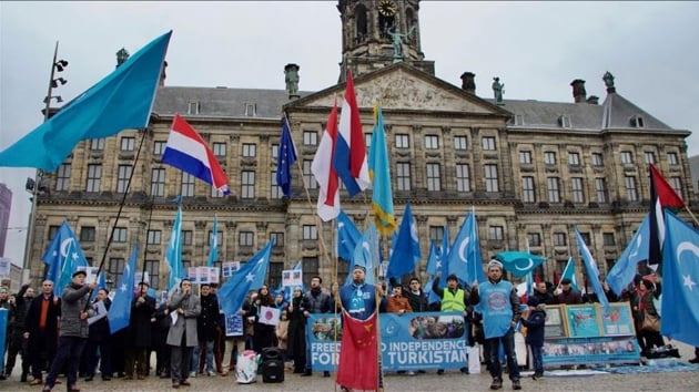 Hollanda'da Uygur Trklerine ynelik insan haklar ihlalleri protesto edildi