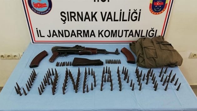 PKK'l terristlerce kayalklara gizlenmi silah ve mhimmat bulundu