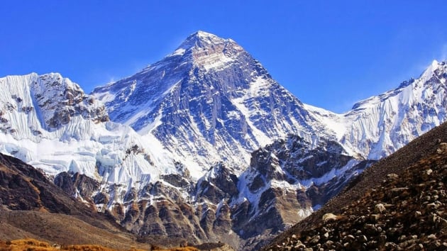 in, Everest dan p nedeniyle turistlere kapatt