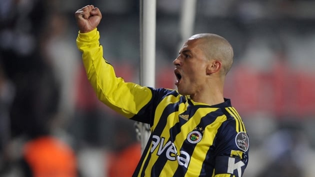 Alex de Souza: Fenerbahe zerine koyarak devam edecektir