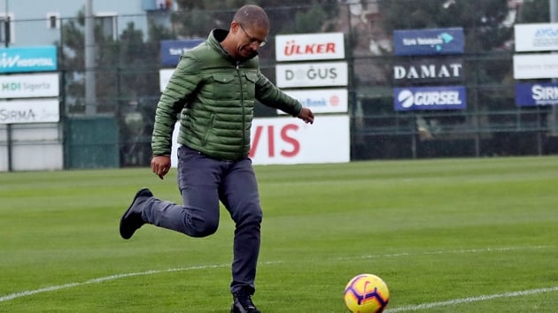 Can Bartu Tesisleri'ni gezen Alex de Souza, Fenerbahe'nin idmann da izledi