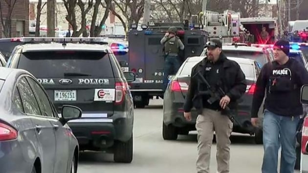ABD'de bir i yerine yaplan silahl saldr sonucu 5 kii  hayatn kaybetti, 5 polis memuru yaraland